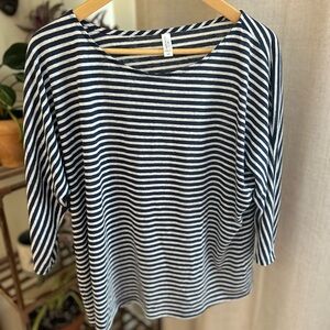 NWOT Denver Hayes Navy and White 3/4 Sleeve Top